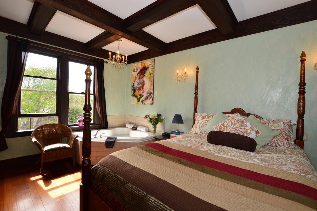 Marketa'S Bed And Breakfast Victoria